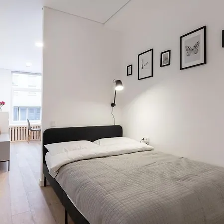 Апартаменти Hook Urban Spacious *