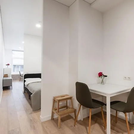 Hook Urban Spacious Апартаменти