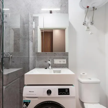 Апартаменти Hook Urban Spacious *