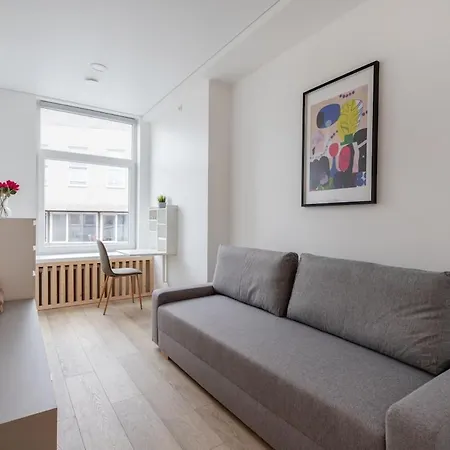 Апартаменти Hook Urban Spacious *