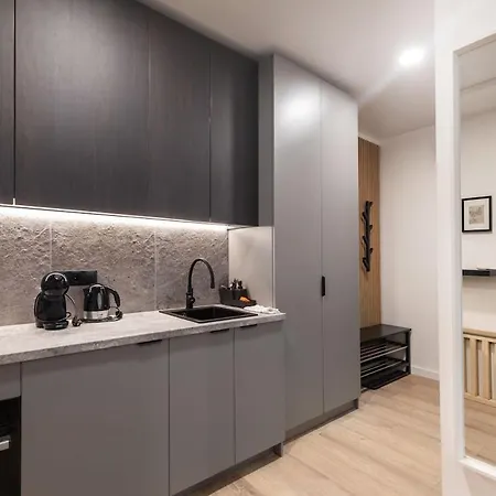 Hook Urban Spacious Апартаменти