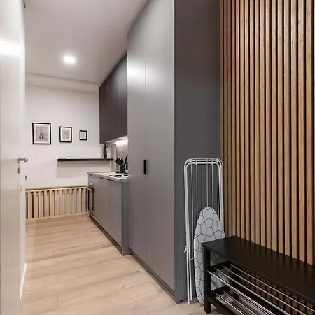 Hook Urban Spacious Апартаменти